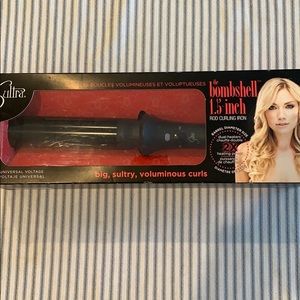 The Bombshell 1.5-Inch clipless curling rod